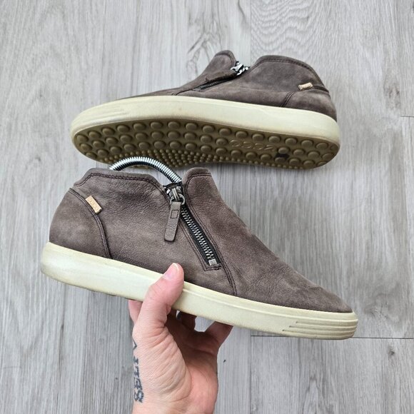 Ecco | Soft 7 brown nubuck leather minimalist zip-up bootie sneakers | WMS 10 - Picture 1 of 8